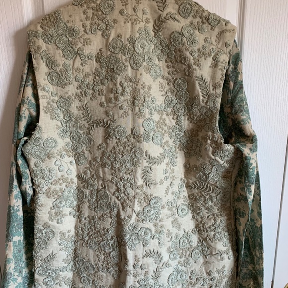 Men’s Sabyasachi Kurta set with embroidered vest in floral print. - Picture 16 of 16